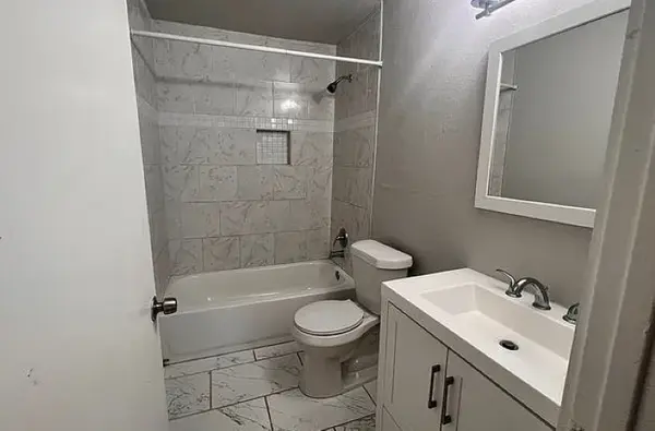 443 SW 34th St, San Antonio, TX 78237-1885