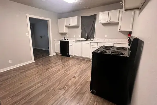 443 SW 34th St, San Antonio, TX 78237-1885