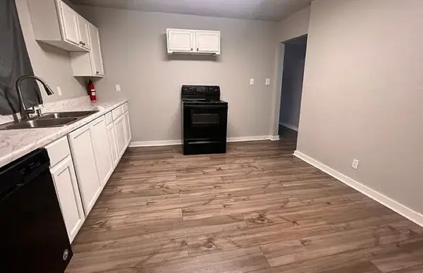 443 SW 34th St, San Antonio, TX 78237-1885