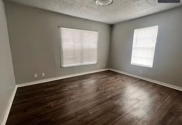 443 SW 34th St, San Antonio, TX 78237-1885