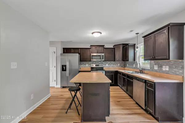 819 Tuscarora TRL, Jacksonville, NC 28546