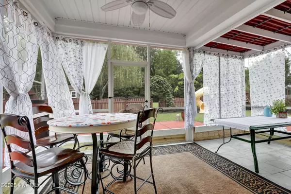 100 Long Pond DR, Sneads Ferry, NC 28460