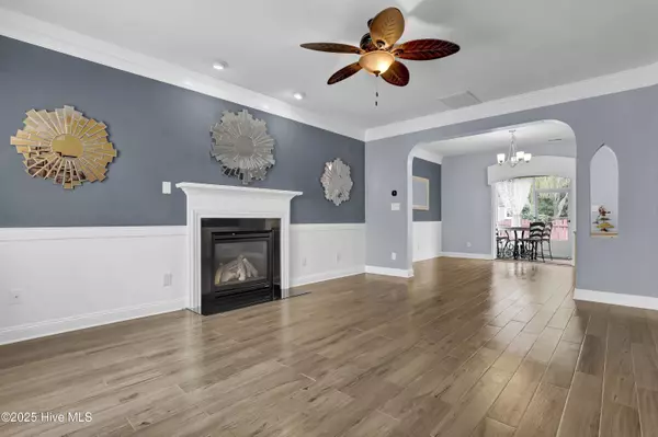 100 Long Pond DR, Sneads Ferry, NC 28460