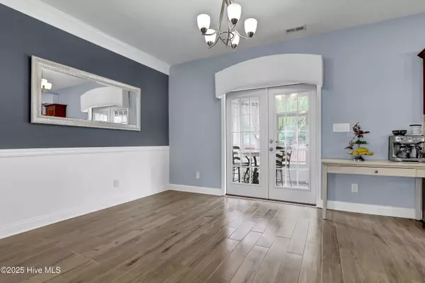 100 Long Pond DR, Sneads Ferry, NC 28460