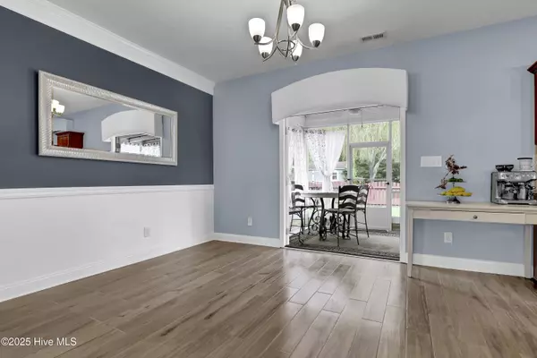 100 Long Pond DR, Sneads Ferry, NC 28460