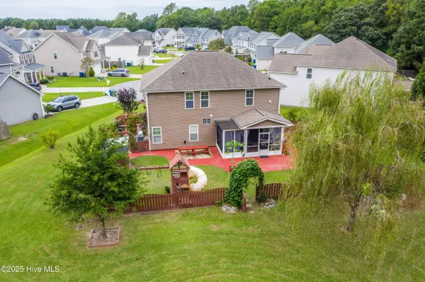 100 Long Pond DR, Sneads Ferry, NC 28460