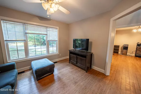 306 Lakeview CT, Sneads Ferry, NC 28460