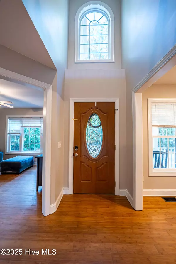 306 Lakeview CT, Sneads Ferry, NC 28460