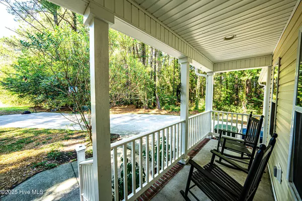 306 Lakeview CT, Sneads Ferry, NC 28460