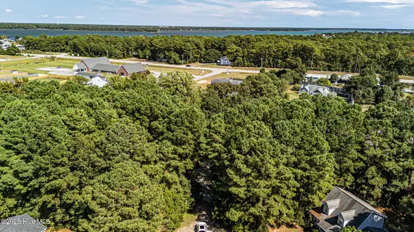 306 Lakeview CT, Sneads Ferry, NC 28460