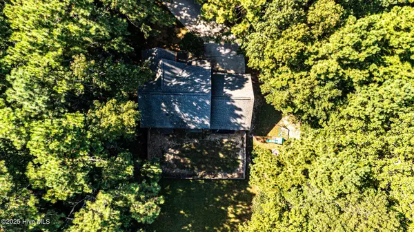 306 Lakeview CT, Sneads Ferry, NC 28460