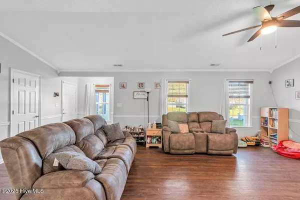 304 Carlisle CT, Jacksonville, NC 28540