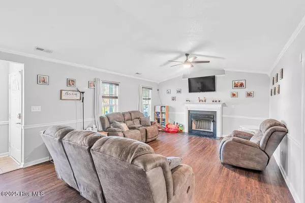 304 Carlisle CT, Jacksonville, NC 28540