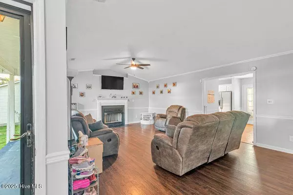 304 Carlisle CT, Jacksonville, NC 28540