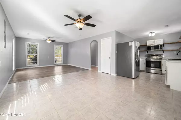 302 Thankful RD, Rocky Point, NC 28457