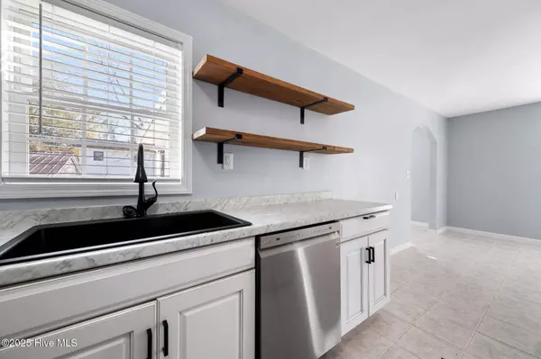 302 Thankful RD, Rocky Point, NC 28457