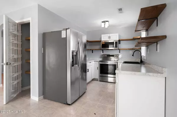 302 Thankful RD, Rocky Point, NC 28457