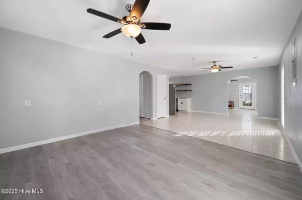 302 Thankful RD, Rocky Point, NC 28457