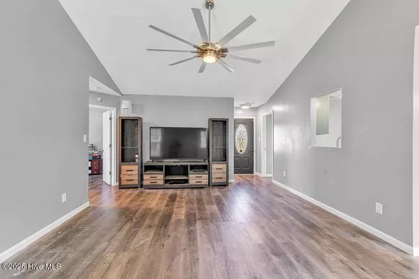 111 Cherry Grove DR, Richlands, NC 28574