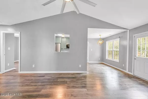 111 Cherry Grove DR, Richlands, NC 28574