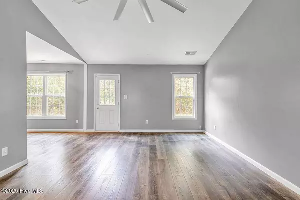 111 Cherry Grove DR, Richlands, NC 28574