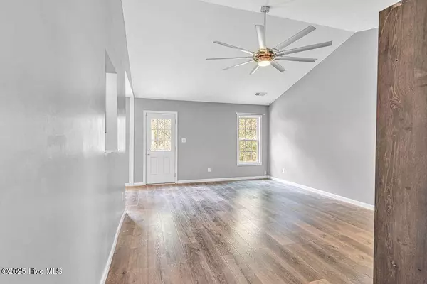 111 Cherry Grove DR, Richlands, NC 28574