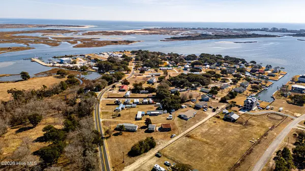 176 Swan Point RD, Sneads Ferry, NC 28460