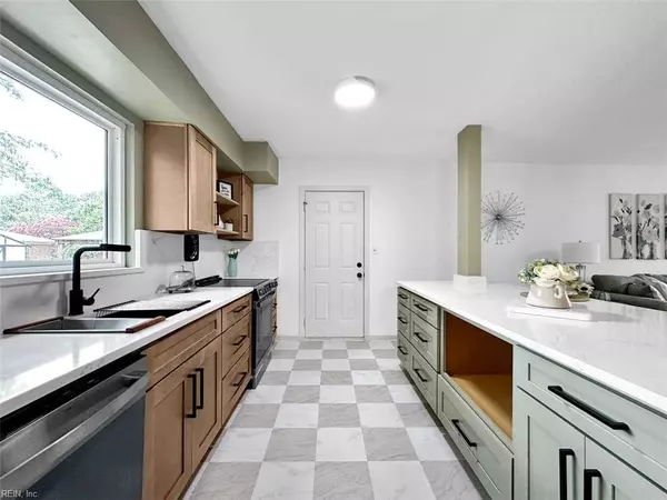 805 Woodstock RD, Virginia Beach, VA 23464