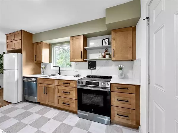 805 Woodstock RD, Virginia Beach, VA 23464