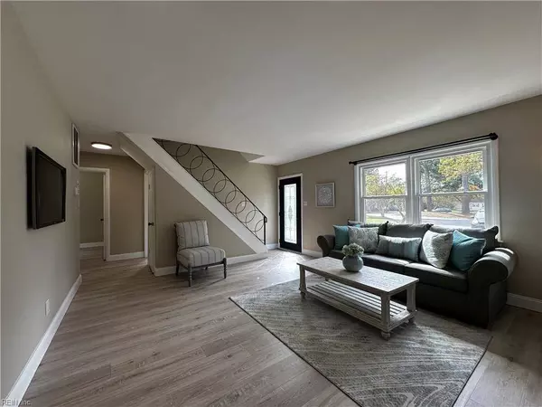 825 Round Bay CIR, Norfolk, VA 23502