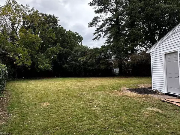 825 Round Bay CIR, Norfolk, VA 23502