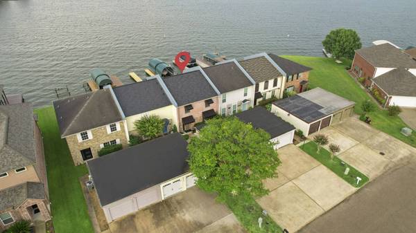 9216 Deepwater DR, Montgomery, TX 77356