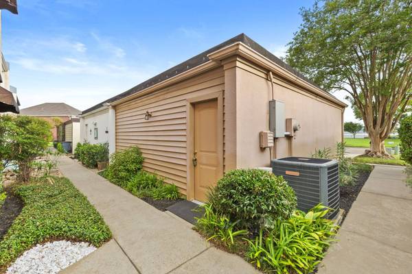 9216 Deepwater DR, Montgomery, TX 77356