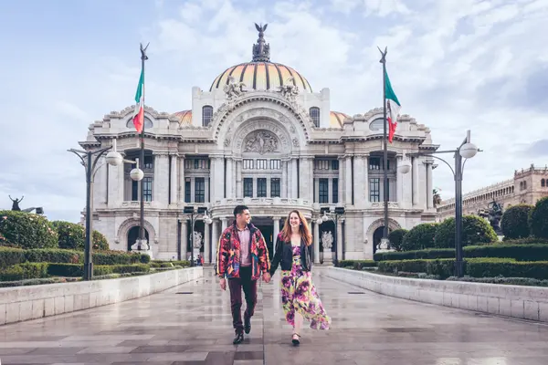 Americans Moving to Latin America: What’s Driving the New Expat Migration