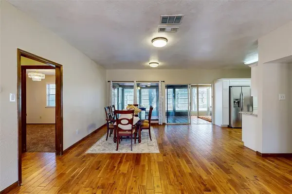 816 Chaparral Circle, Bedford, TX 76022