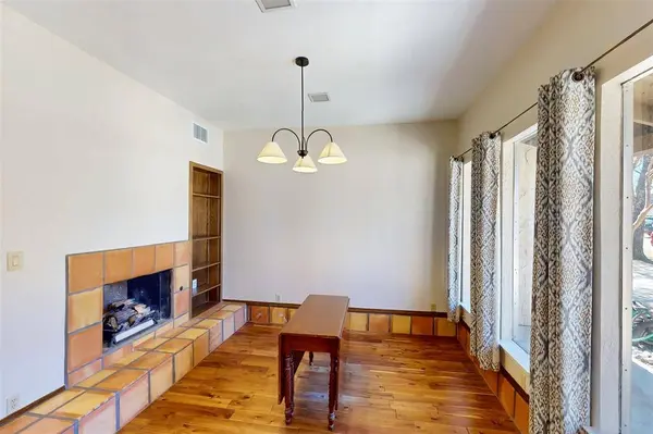 816 Chaparral Circle, Bedford, TX 76022