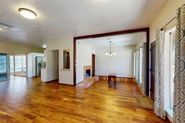 816 Chaparral Circle, Bedford, TX 76022