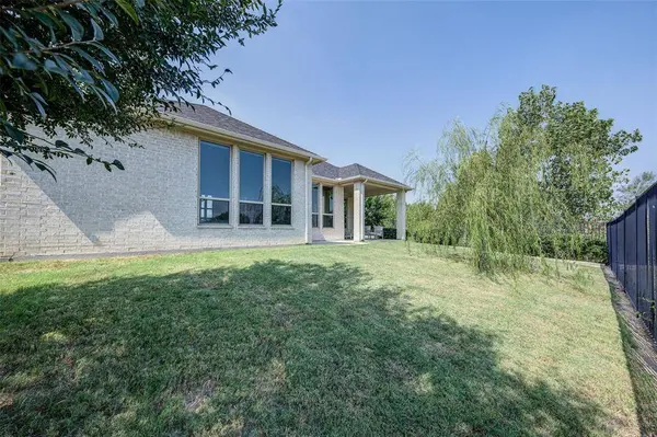 1071 Cabinside Drive, Roanoke, TX 76262