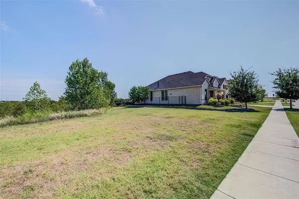 1071 Cabinside Drive, Roanoke, TX 76262