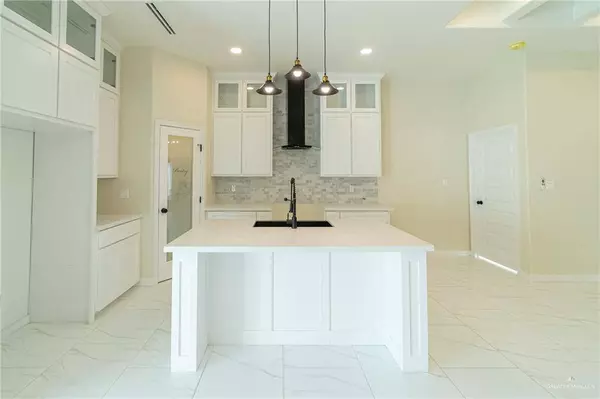 2109 Cardinal DR, Weslaco, TX 78599