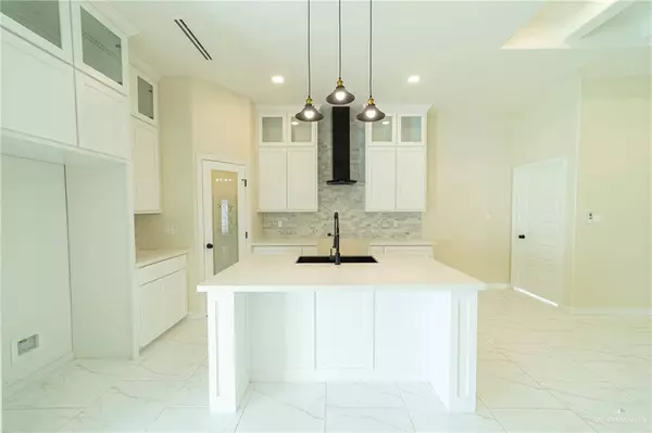 2109 Cardinal DR, Weslaco, TX 78599