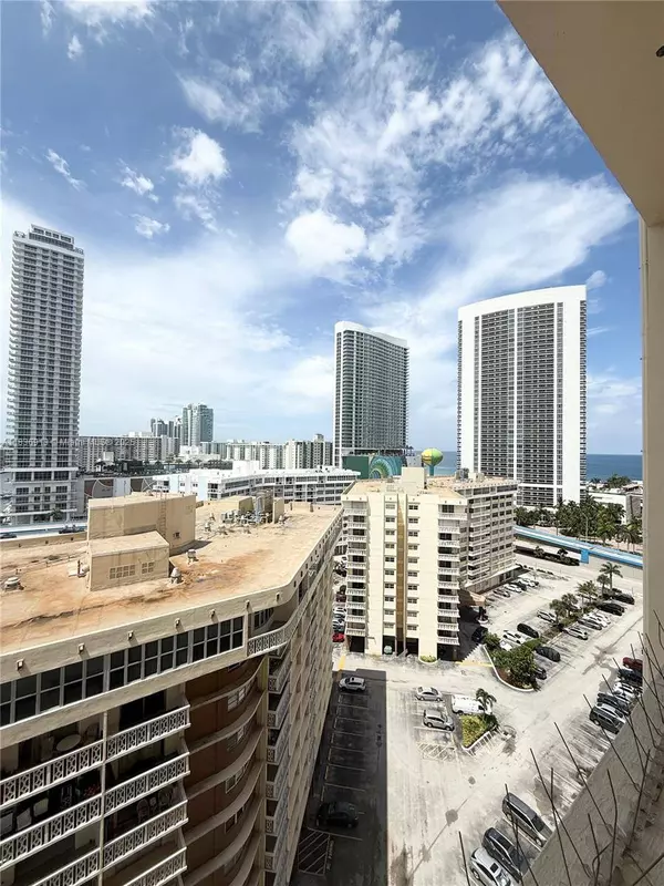 1833 S OCEAN DR #1707, Hallandale Beach, FL 33009