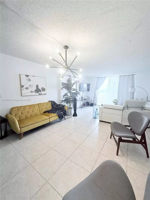 1833 S OCEAN DR #1707, Hallandale Beach, FL 33009