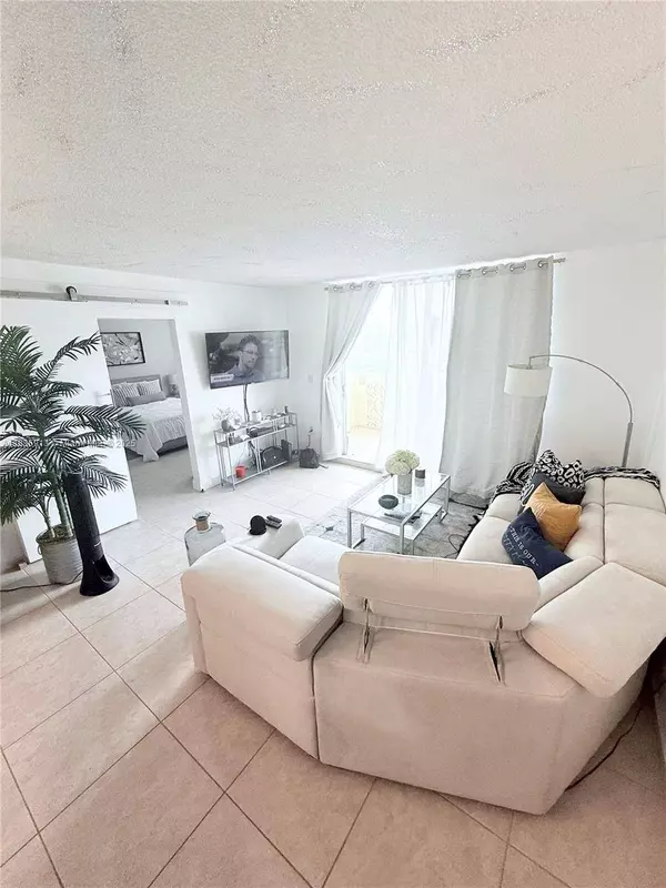 1833 S OCEAN DR #1707, Hallandale Beach, FL 33009
