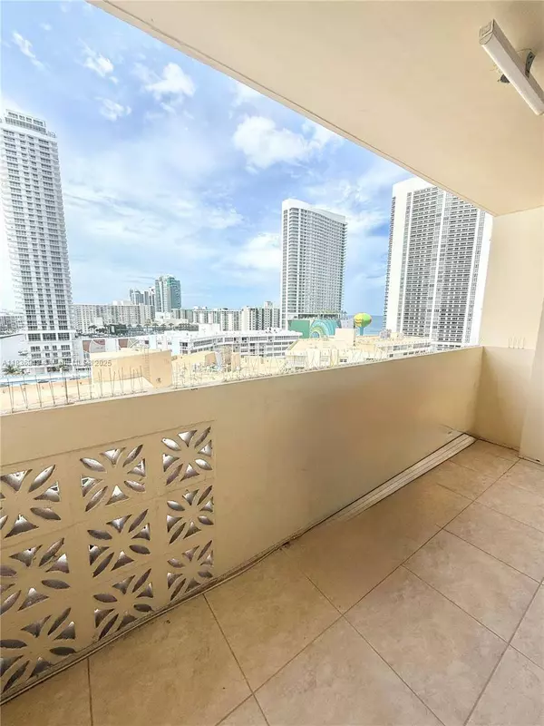 1833 S OCEAN DR #1707, Hallandale Beach, FL 33009