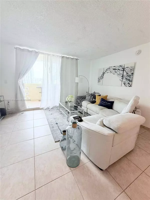 1833 S OCEAN DR #1707, Hallandale Beach, FL 33009