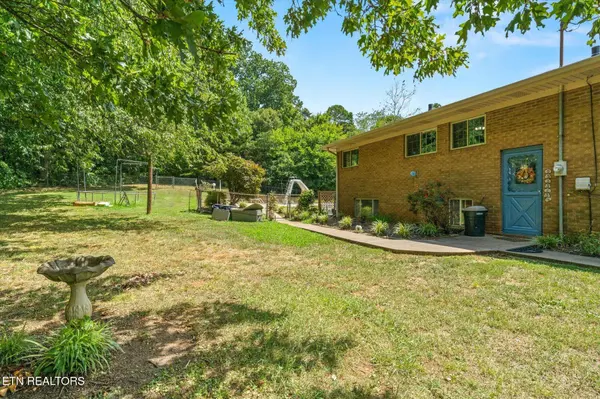 2455 Mountain View Rd, Lenoir City, TN 37771