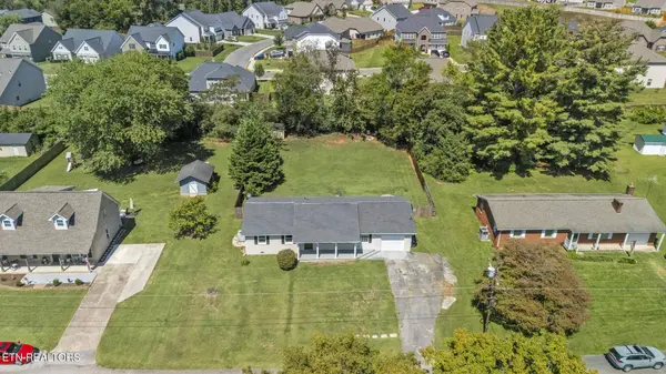 145 Gayle Ave, Lenoir City, TN 37771