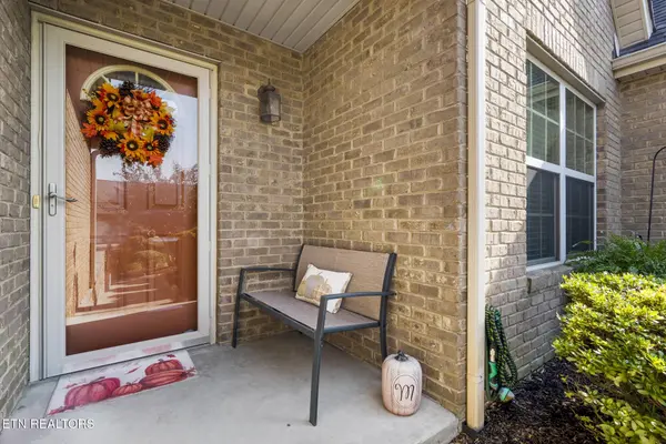 591 Glenview CIR, Lenoir City, TN 37771