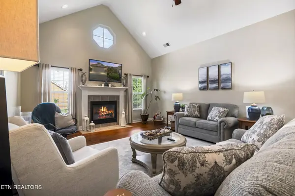 591 Glenview CIR, Lenoir City, TN 37771